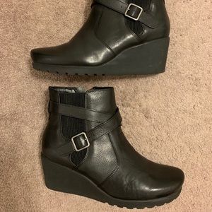 ABEO Geranium Wedge Boot